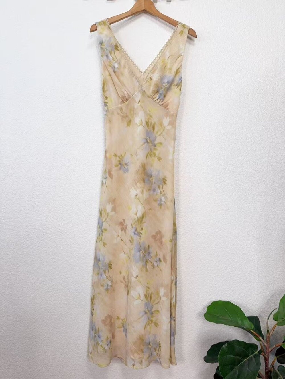 Arose Studio Shiloh Crinkled Chiffon V Neck Bias Cut Midi Dress Yellow $198 OS - Picture 4 of 8
